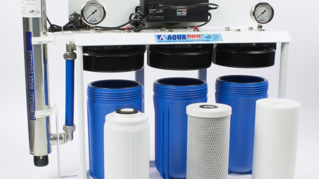 Système de filtration au point d'usage avec cartouches charbon et sédiment pour réduire le plomb